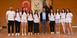 BAŞKAN KARA BAŞARILI SPORCULARI ONURLANDIRDI