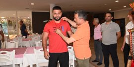 BAŞKAN KARA’DAN GÜREŞÇİLERE ÖDÜL