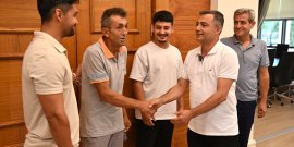 BAŞKAN KARA’DAN ÖRNEK ÇALIŞANA ÖDÜL