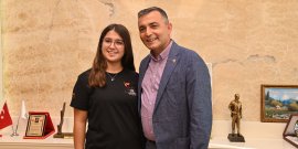 BAŞKAN KARA’DAN DERECEYE GİREN GENÇLERE ÖDÜL