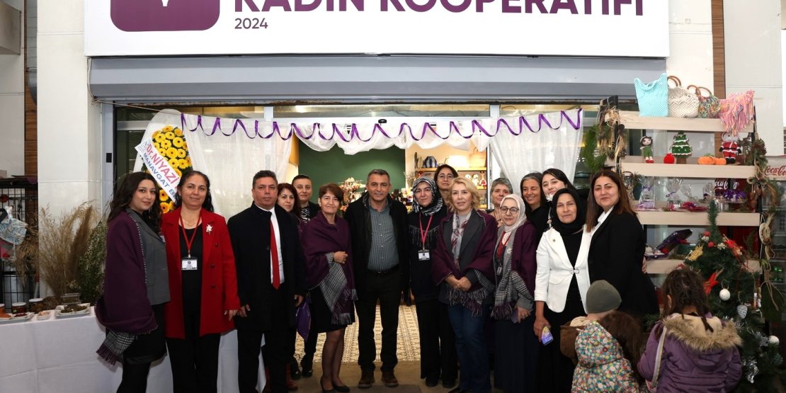 KUM ZAMBAKLARI KADIN KOOPERATİFİ, PAZARTESİ PAZARI'NDA AÇILDI