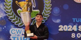 YAĞLI GÜREŞİN YÜKSELEN YILDIZI ŞAMPİYONLUK KUPASINI ALDI