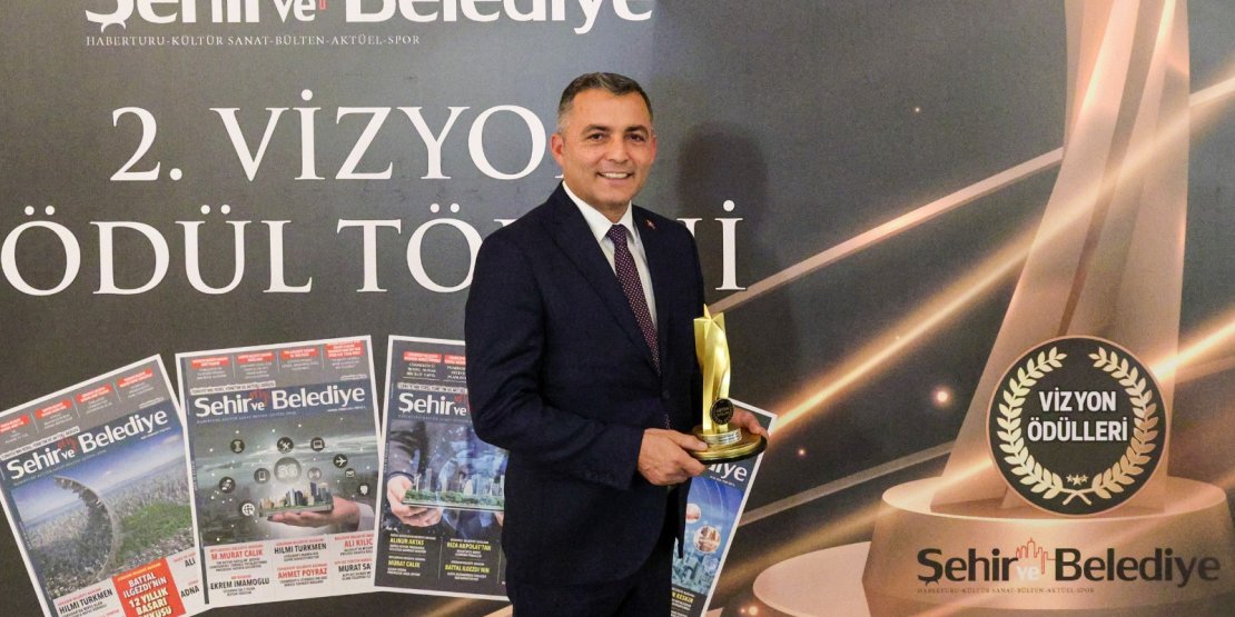 BAŞKAN DR. NİYAZİ NEFİ KARA’YA “SÜRDÜRÜLEBİLİR ÇEVRE” ÖDÜLÜ