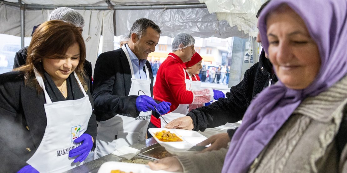 MANAVGAT BELEDİYESİ İLK İFTAR SOFRASINI YAYLA MAHALLESİ’NDE KURDU