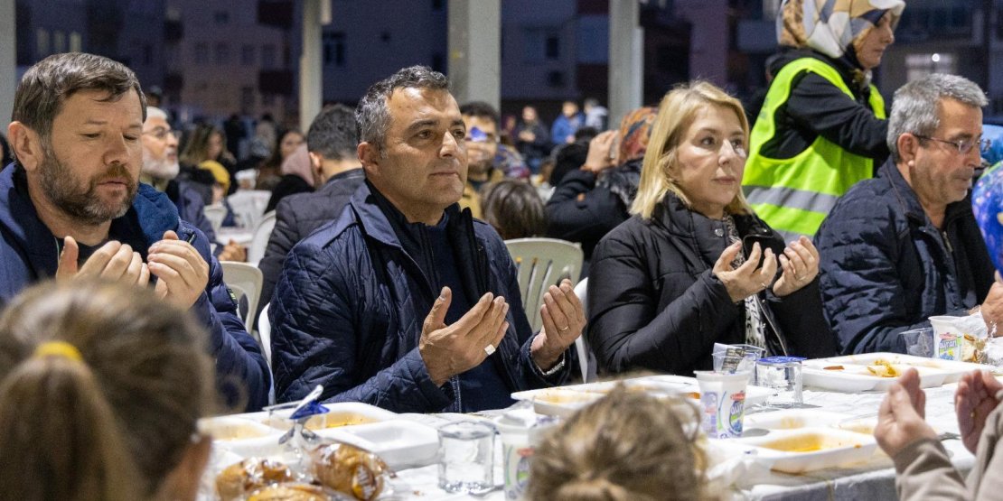 MANAVGAT’TA RAMAZAN COŞKUSU: BAŞKAN KARA VATANDAŞLARLA BİR ARADA