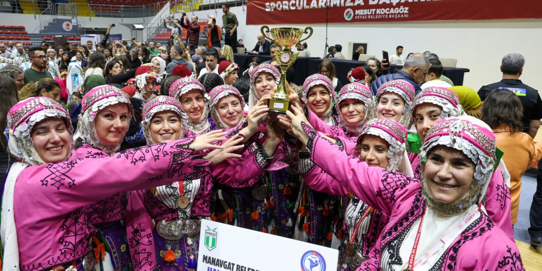 MANAVGAT BELEDİYESİ HALK OYUNLARI TOPLULUĞU’NDAN BÜYÜK BAŞARI