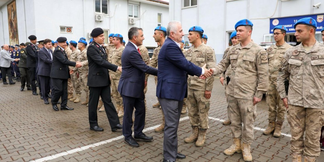 BAŞKAN KARA, GÜVENLİK GÜÇLERİ VE GAZİLERLE BAYRAMLAŞTI