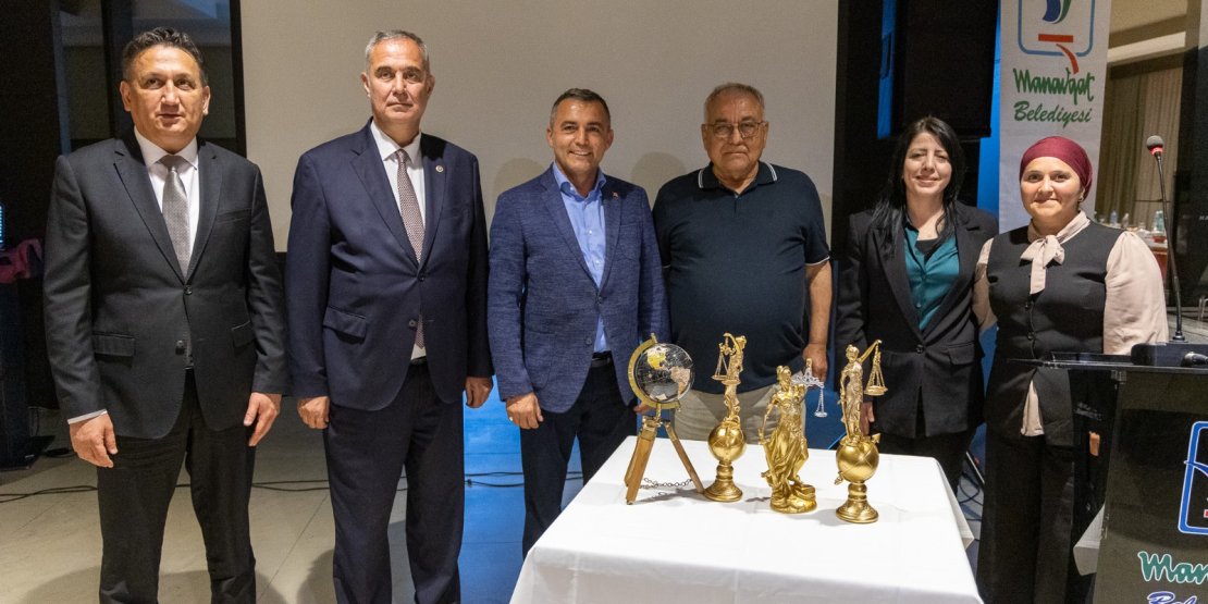 BAŞKAN OP. DR. NİYAZİ NEFİ KARA, MUHTARLARLA BİR ARAYA GELDİ