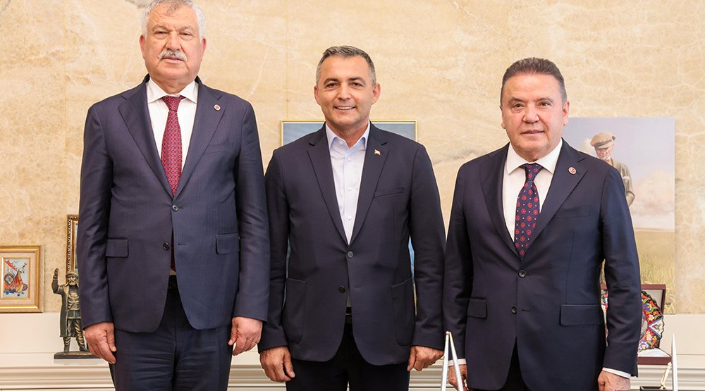 ZEYDAN KARALAR VE MUHİTTİN BÖCEK’TEN BAŞKAN KARA’YA ZİYARET