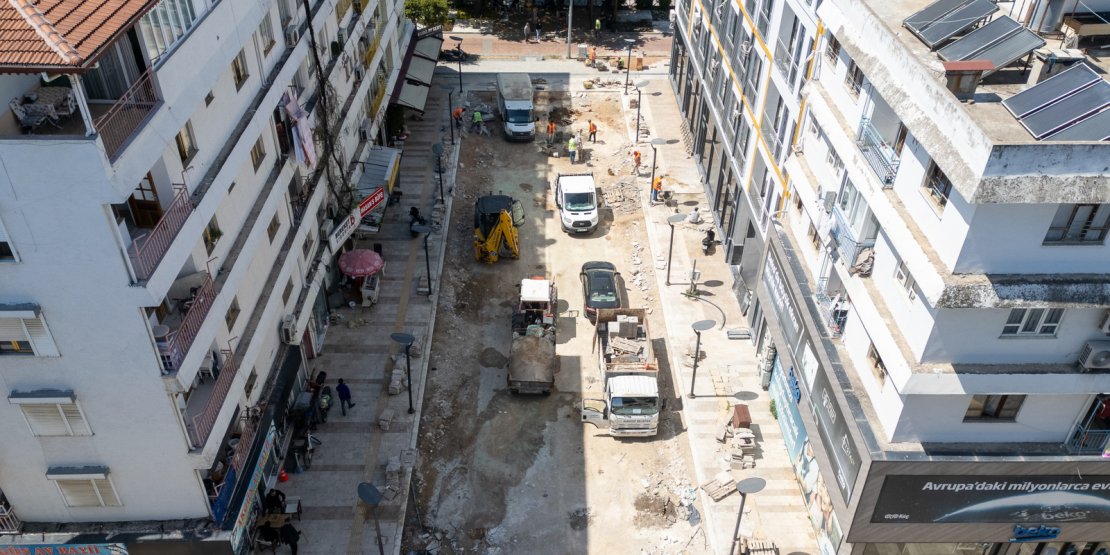 FEVZİPAŞA CADDESİ YENİLENİYOR