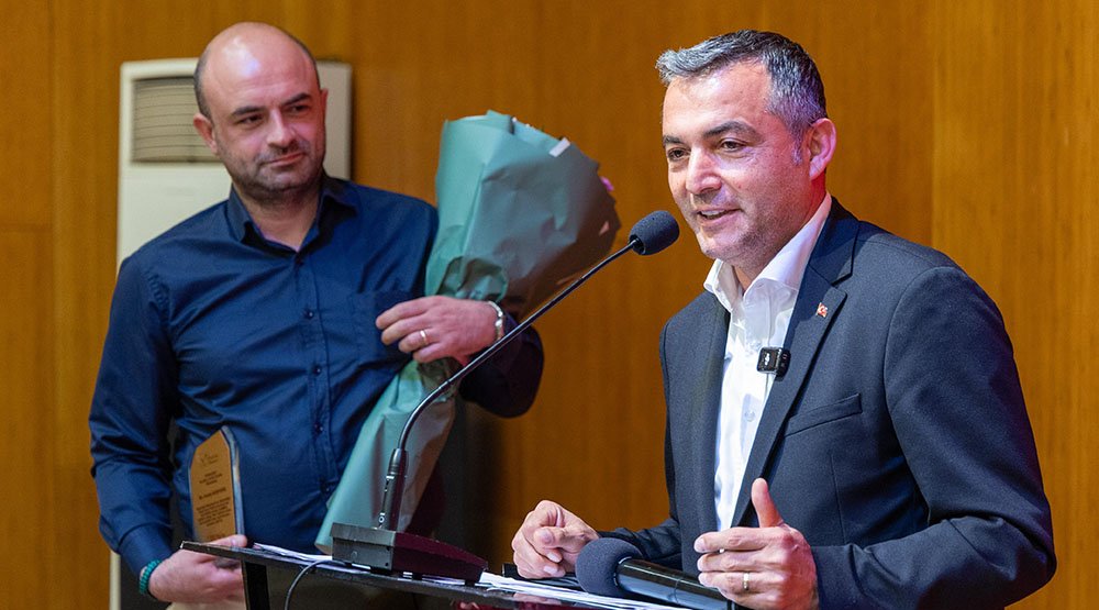 MANAVGAT’TA TİYATRO RÜZGARI: KOMEDİ VE FARKINDALIK BİR ARADA