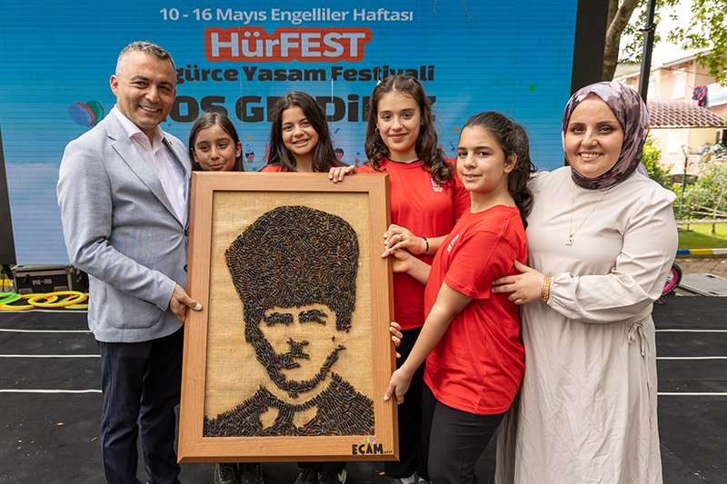 “HÜRFEST – ÖZGÜRCE YAŞAM FESTİVALİ” İLE ENGELLER SEVGİYLE AŞILDI