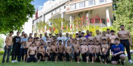 FEYZULLAH AKTÜRK VE ERKAN ERTAN’DAN MANAVGATLI GÜREŞÇİLERE MORAL DESTEK