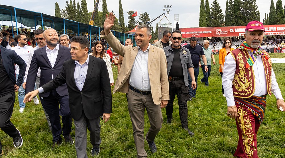 MANAVGAT’TA YAĞLI GÜREŞ COŞKUSU DEVAM EDİYOR