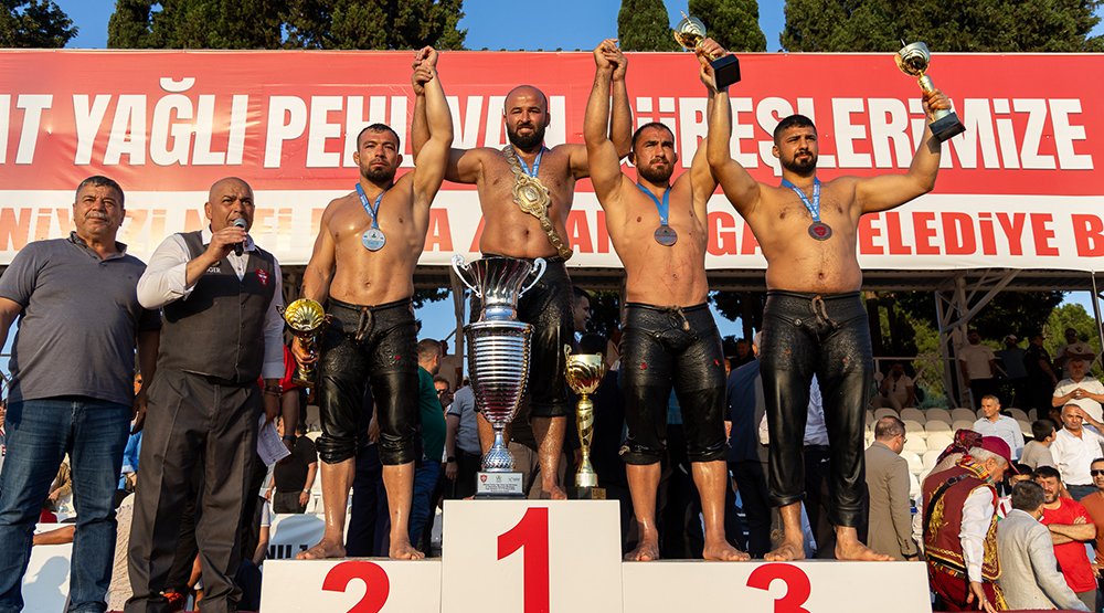 MANAVGAT’TA BAŞPEHLİVANLIK KEMERİ ORHAN OKULU’NUN