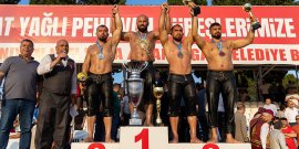 MANAVGAT’TA BAŞPEHLİVANLIK KEMERİ ORHAN OKULU’NUN