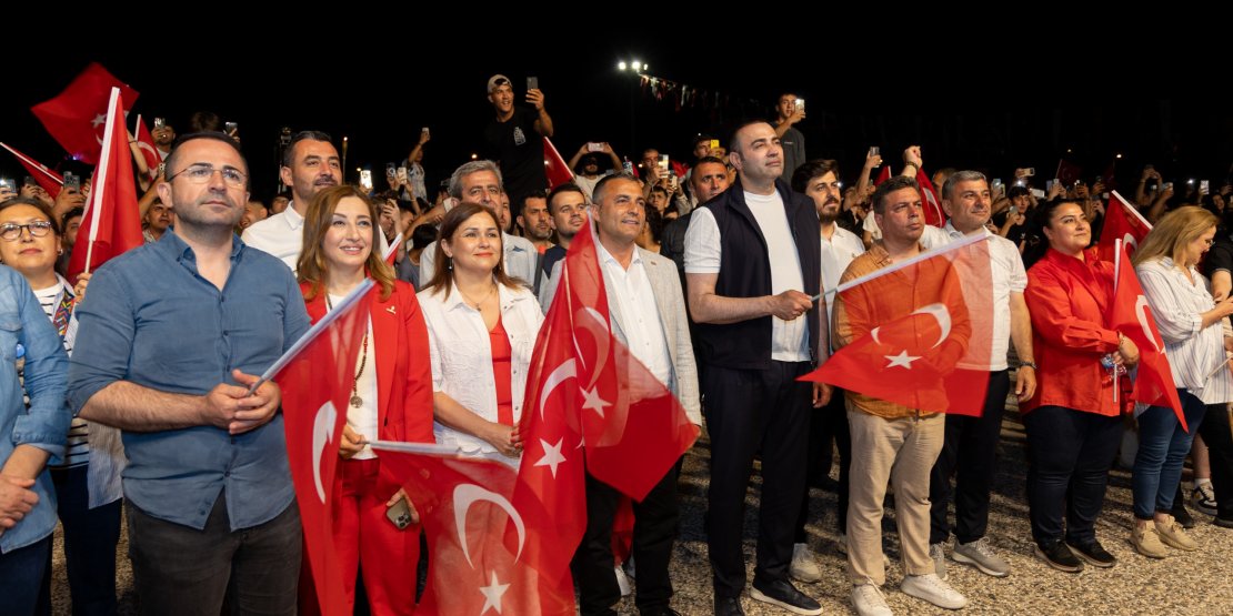MANAVGAT’TA 19 MAYIS’A GÖRKEMLİ KUTLAMA: “NE MUTLU ATATÜRK’ÜN GENÇLİĞİNE”