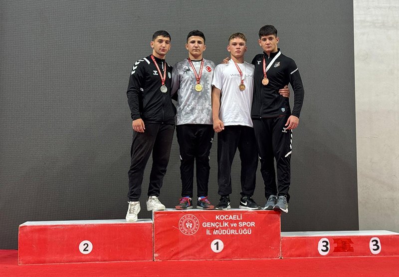 BAŞKAN BOZKURT’TAN GÜMÜŞ MADALYA