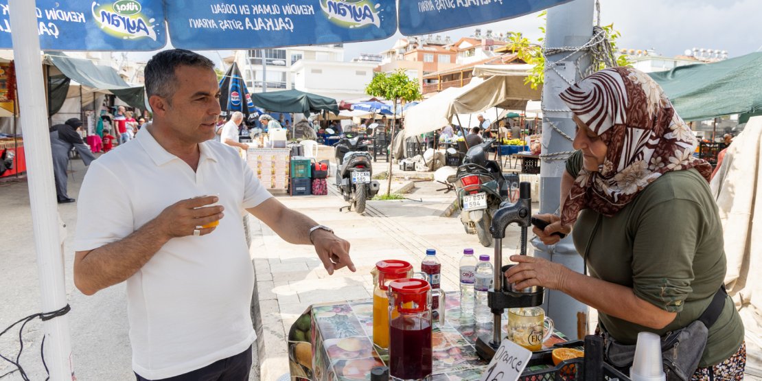 MANAVGAT BELEDİYE BAŞKANI KARA, PERŞEMBE PAZARINDA HALKLA BULUŞTU
