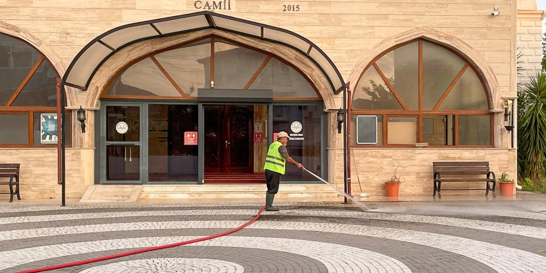 MANAVGAT BELEDİYESİ’NDEN BAYRAM ÖNCESİ CAMİ TEMİZLİĞİ