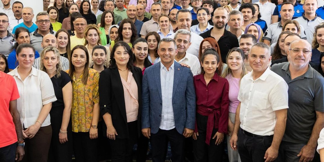 BAŞKAN NİYAZİ NEFİ KARA’DAN BELEDİYE PERSONELİNE BAYRAM ZİYARETİ