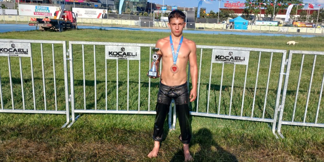 MANAVGATLI GÜREŞÇİDEN SEKAPARK’TA KÜRSÜ