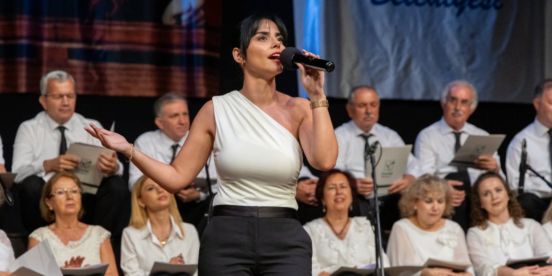 MANAVGAT BELEDİYESİ TSM KOROSU’NDAN “SOLİSTLER GEÇİDİ” KONSERİ