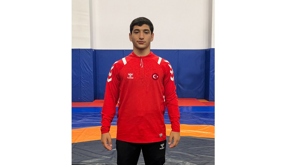 MANAVGATLI GÜREŞÇİDEN MİLLİ GURUR