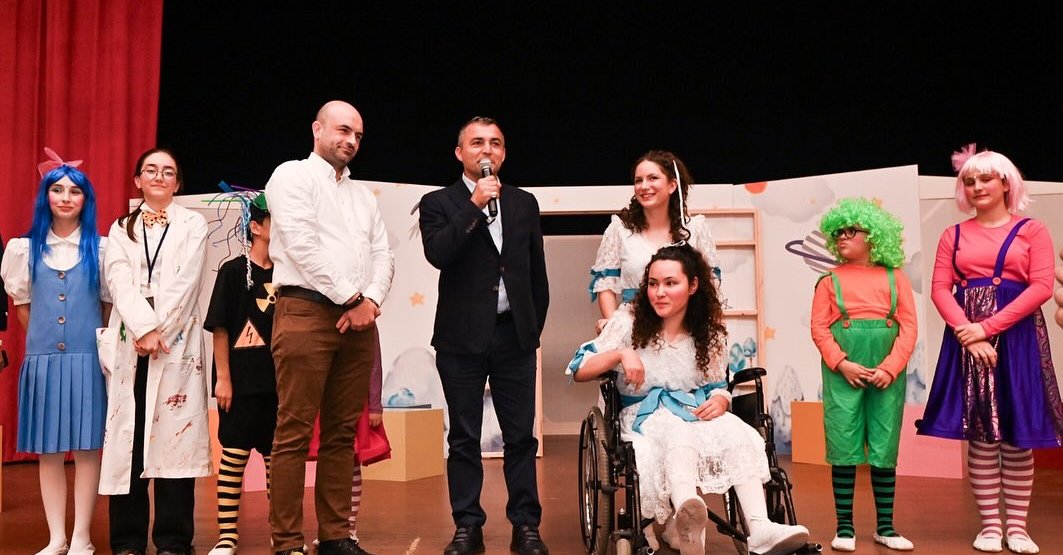 MANAVGAT KENT TİYATROSU’NA ÇİFTE ÖDÜL