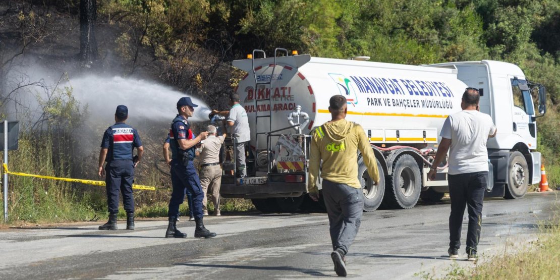 DOLBAZLAR VE ILICA’DAKİ ORMAN YANGINLARI KONTROL ALTINA ALINDI