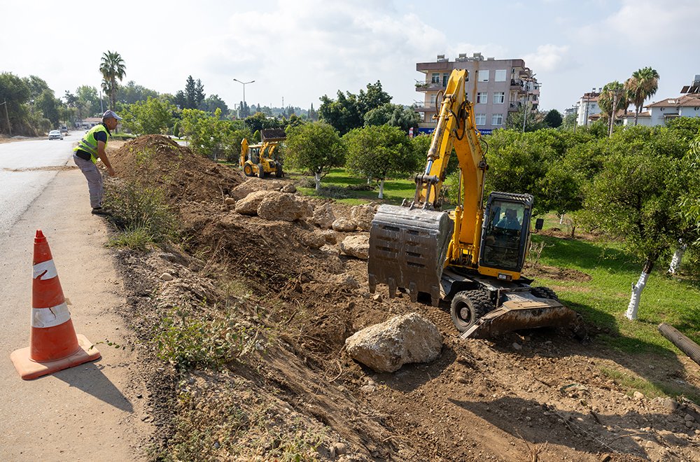 OYMAPINAR GRUP YOLUNDA YOL GENİŞLETME VE DÜZENLEME ÇALIŞMALARI DEVAM EDİYOR