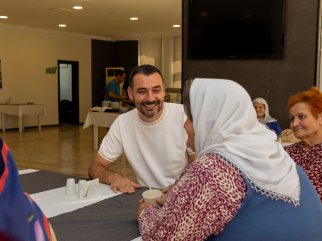 BAŞKAN VEKİLİ ÇİÇEK’TEN HUZUREVİ SAKİNLERİNE ZİYARET