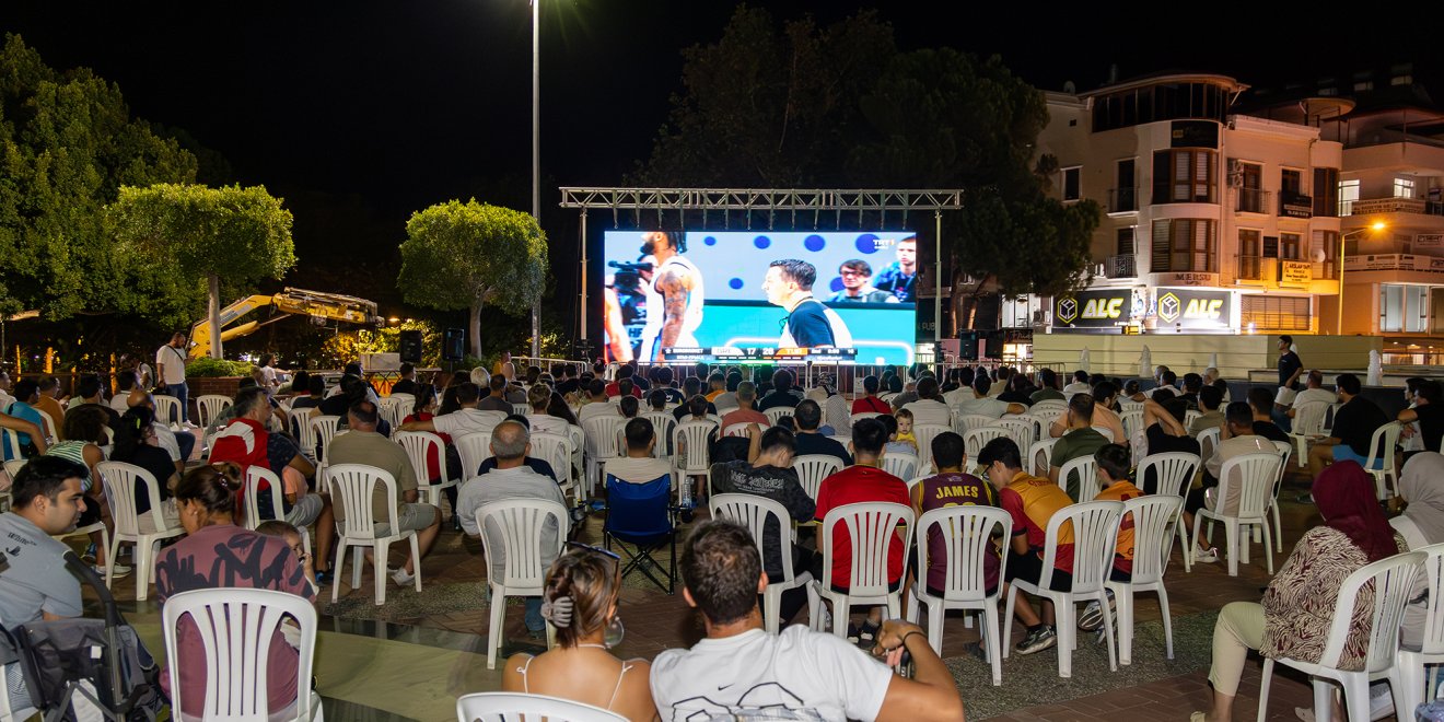 MANAVGAT'TA MİLLİ MAÇ HEYECANI