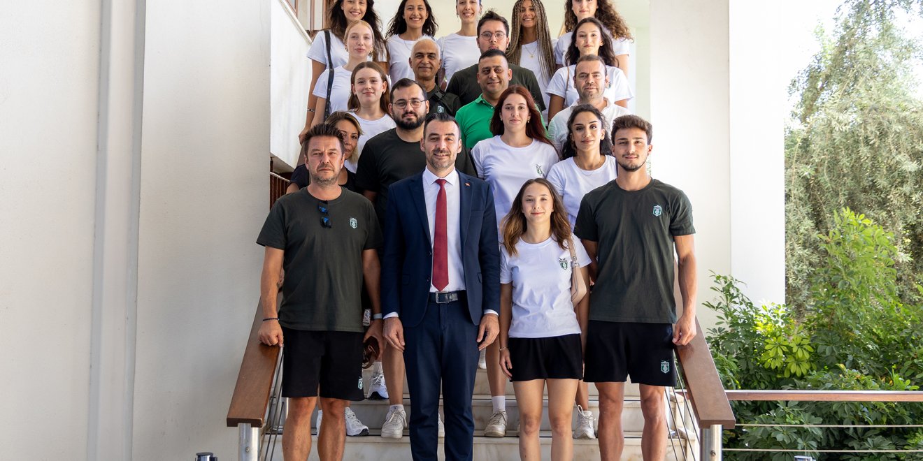 TRENDY HOTELS MANAVGAT BELEDİYESPOR KADIN VOLEYBOL TAKIMI’NDAN BAŞKAN VEKİLİ ÇİÇEK’E ZİYARET