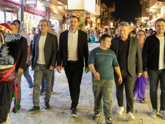 9. ULUSLARARASI HALK DANSLARI FESTİVALİ BÜYÜK BİR COŞKUYLA BAŞLADI