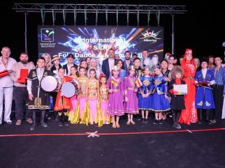 9. ULUSLARARASI HALK DANSLARI FESTİVALİ MUHTEŞEM BİR FİNALLE SONA ERDİ