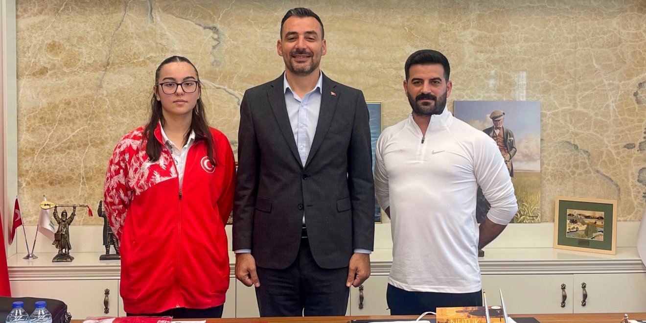 AVRUPA İKİNCİSİ YAĞMUR ERYURT’TAN BAŞKAN VEKİLİ ÇİÇEK’E ZİYARET