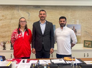 AVRUPA İKİNCİSİ YAĞMUR ERYURT’TAN BAŞKAN VEKİLİ ÇİÇEK’E ZİYARET