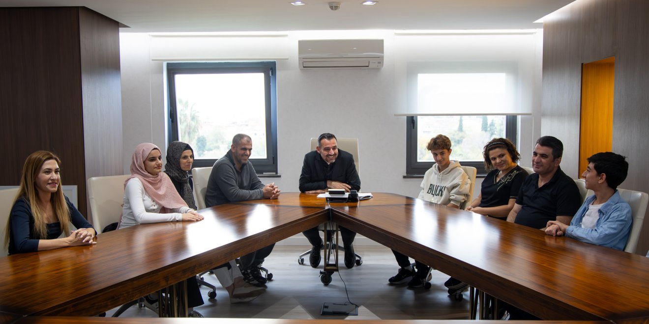 LGS VE YKS’DE BAŞARI ELDE EDEN ÖĞRENCİLERDEN BAŞKAN VEKİLİ ÇİÇEK’E ZİYARET