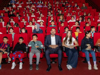 BAŞKAN VEKİLİ ÇİÇEK’TEN ÇOCUKLARA SİNEMA SÜRPRİZİ