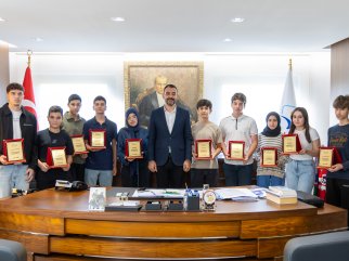 LGS VE YKS’DE BAŞARI ELDE EDEN ÖĞRENCİLERDEN BAŞKAN VEKİLİ ÇİÇEK’E ZİYARETLER DEVAM EDİYOR