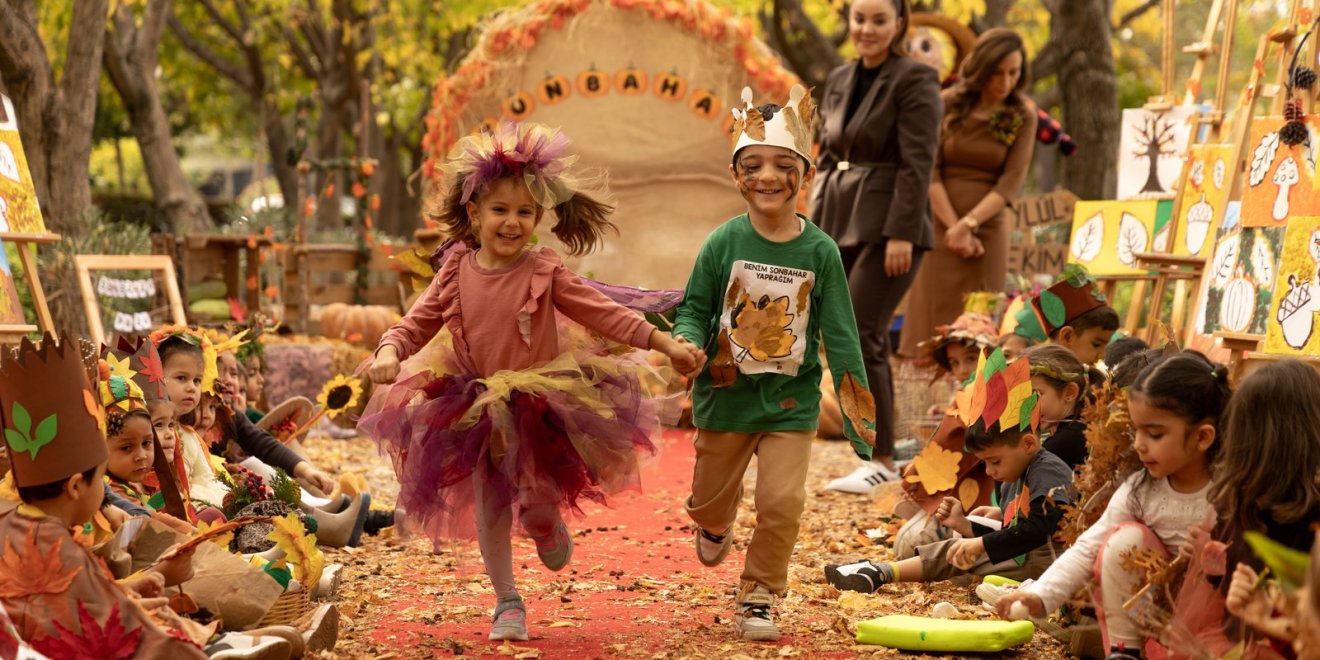 ÇOLAKLI KREŞ’TEN SONBAHARIN RENKLERİYLE DOLU SANAT SOKAĞI