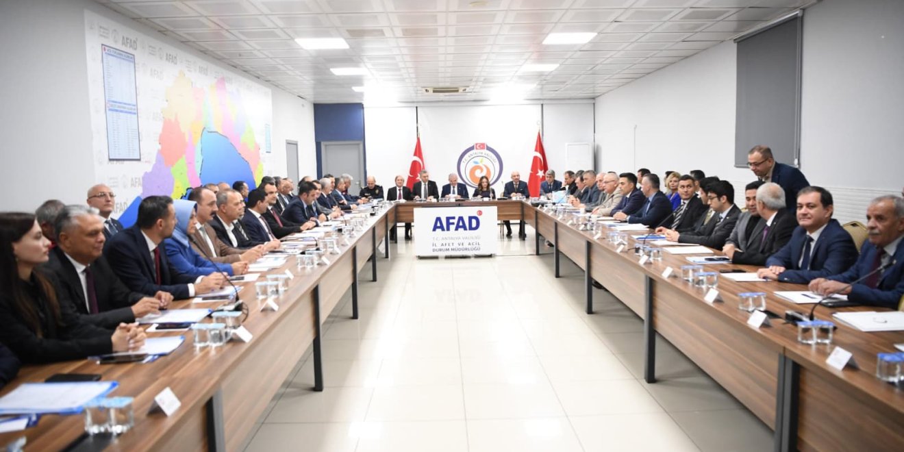 MANAVGAT BELEDİYESİ SOKAK CANLILARININ YAŞAM KOŞULLARI İÇİN ANTALYA’DAKİ DEĞERLENDİRME TOPLANTISINA KATILDI