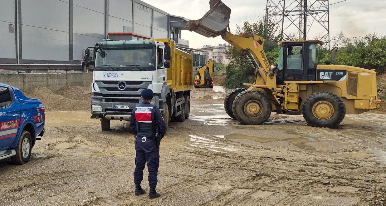 MANAVGAT’TA KUM HIRSIZLIĞINA SUÇÜSTÜ