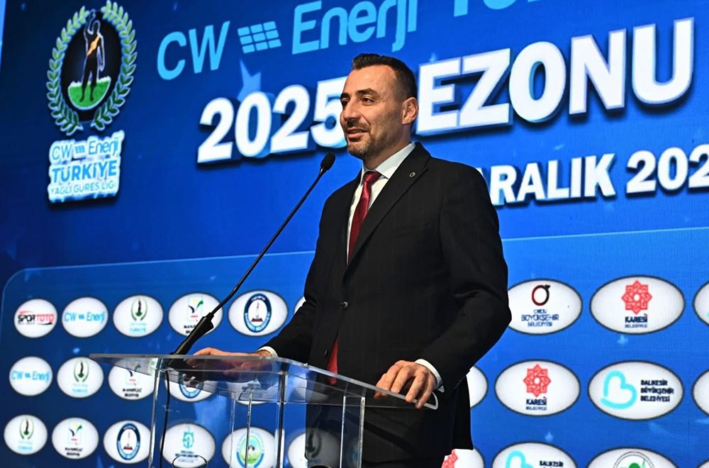 BAŞKAN VEKİLİ ÇİÇEK’E YAĞLI GÜREŞE KATKILARINDAN DOLAYI PLAKET