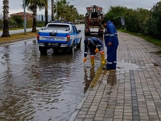 MANAVGAT BELEDİYESİ’NDEN FIRTINA VE SAĞANAK YAĞIŞA KARŞI YOĞUN ÇALIŞMA