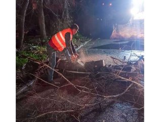 MANAVGAT BELEDİYESİ: HORTUMUN YOL AÇTIĞI HASARA EKİPLERİMİZLE MÜDAHALE EDİYORUZ