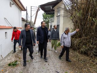 BAŞKAN VEKİLİ ÇİÇEK, HORTUMDAN ETKİLENEN MAHALLELERİ ZİYARET ETTİ