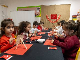 MANAVGAT BELEDİYESİ EĞİTİM KURUMLARINDA İKİNCİ DÖNEM “BAYRAK SEVGİSİ” TEMASIYLA BAŞLADI