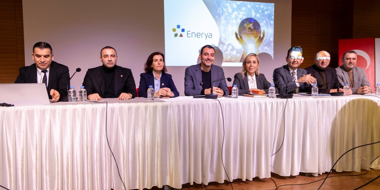 MANAVGAT’TA DOĞAL GAZ SÜRECİ DEĞERLENDİRME TOPLANTISI DÜZENLENDİ